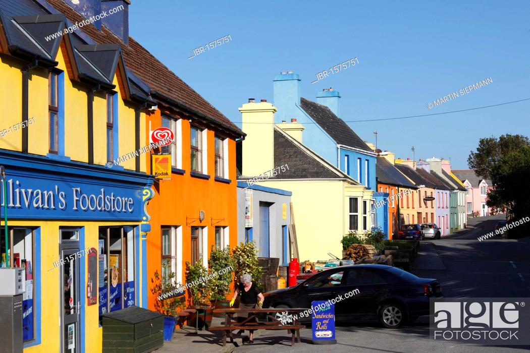 Imagen: Colourful houses, Eyeries, Beara Peninsula, County Cork, Ireland, British Isles, Europe.
