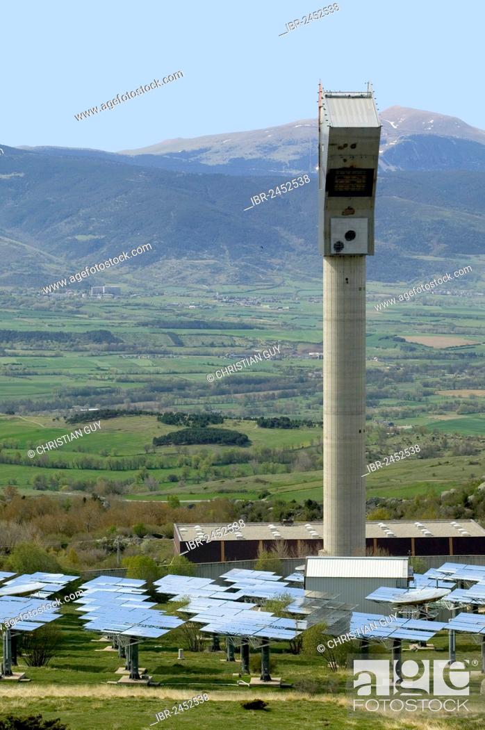 Imagen: Angoustrine solar furnace, Catalonia, Spain, Europe.