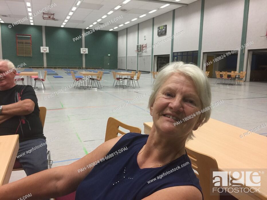 Stock Photo: 23.08.2018, Brandenburg, Treuenbrietzen: Retiree Anita Biedermann sits in the city hall and waits for the special bus to the emergency quarter.