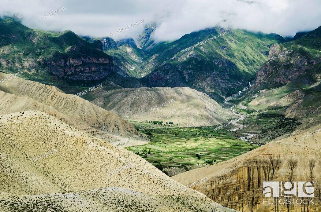 Stock Photo: Beautiful mountain landscape;Ghemi village upper mustang nepal.