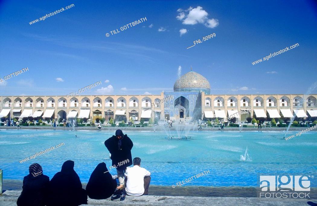 Stock Photo: Tourists in front of mosque, Sheikh Lotfollah Mosque, Meydan-e Imam, Isfahan, Iran.
