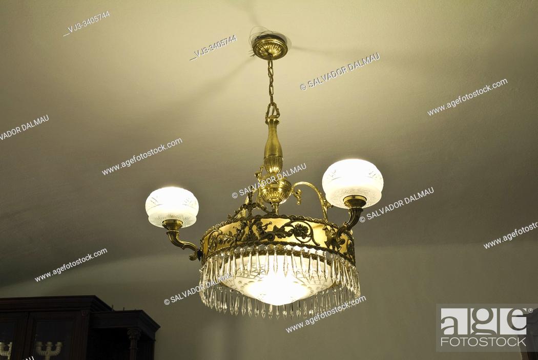 Imagen: antique ceiling lamp, location girona, catalonia, spain.
