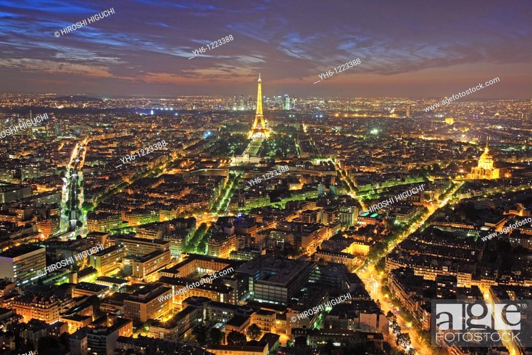 Stock Photo: France, Paris, View from Montparnasse Tower, Eiffel Tower.