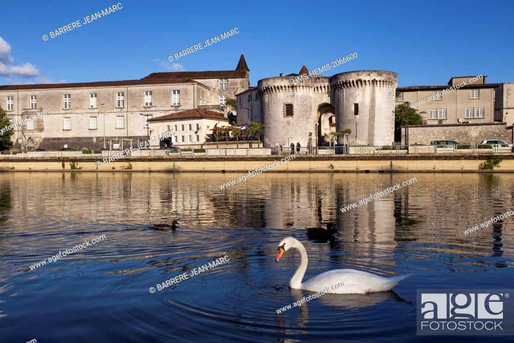 Stock Photo: France, Charente, Cognac, the banks of the Charente and Saint-Jacques Gate.
