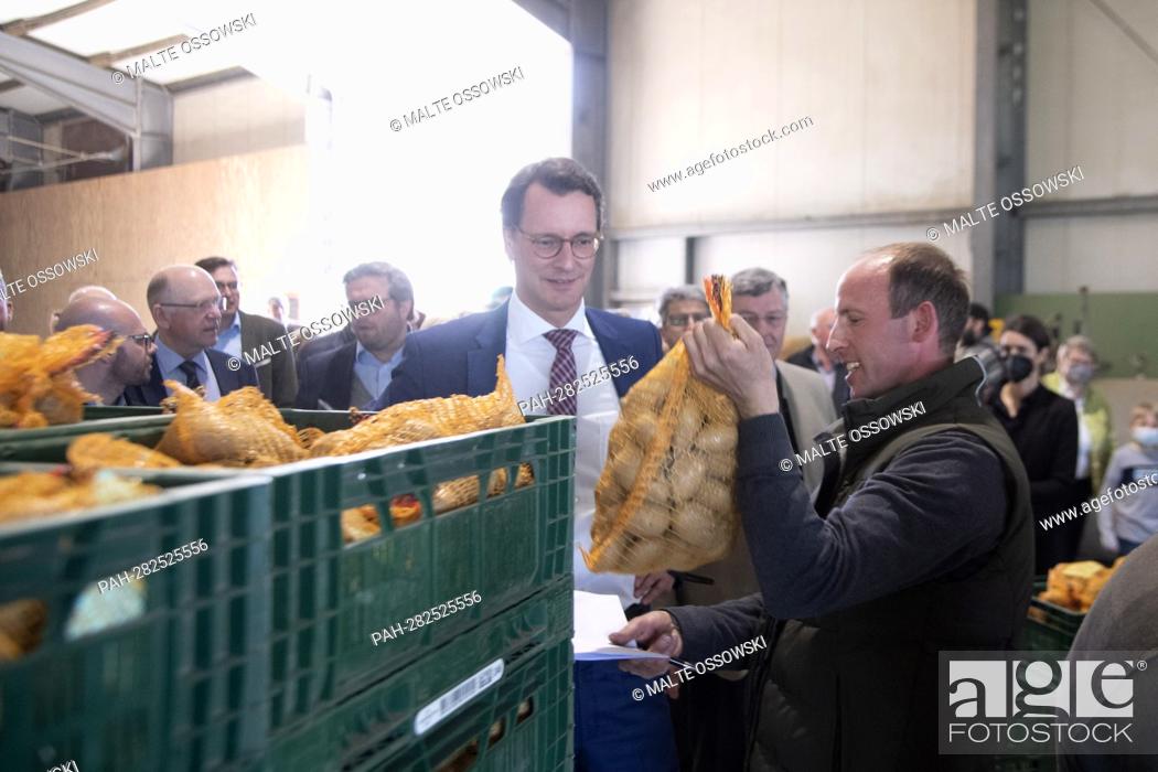 Stock Photo: Hendrik WUEST, Wust, CDU, Prime Minister of the State of North Rhine-Westphalia, on the left is guided through the company by farmer Christian MEYER.