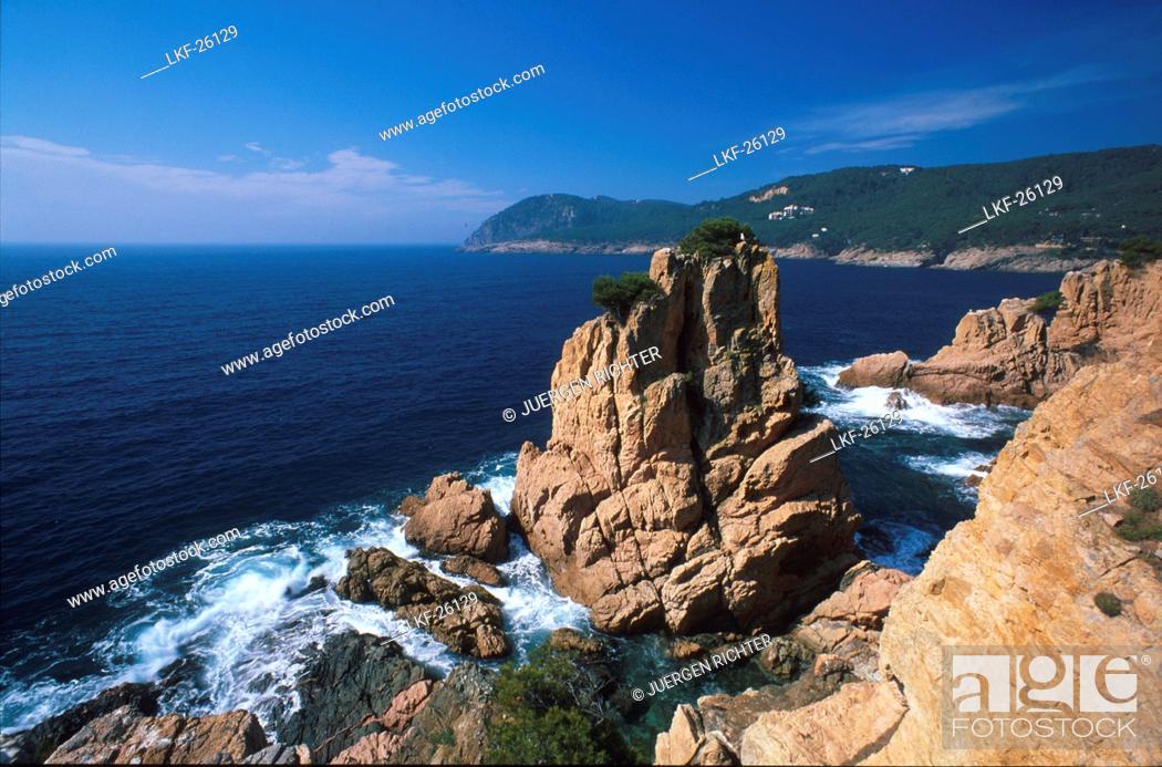 Stock Photo: Rocky coast at Aigua Xelida bei Palafrugell, Costa Brava, Provinz Girona, Catalonia, Spain.