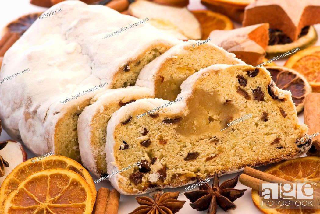 Imagen: Marzipan stollen with Christmas decoration as closeup on white background.