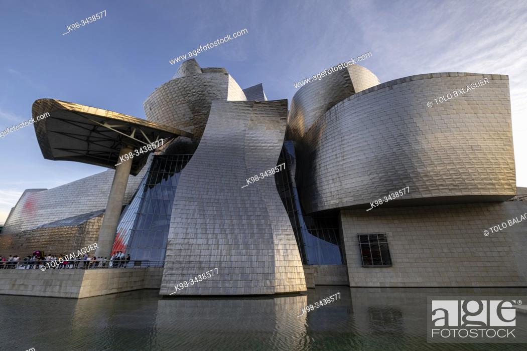 Stock Photo: Guggenheim Museum Bilbao, siglo XX, diseñado por Frank O. Gehry, Bilbao, Pais Vasco, Spain.