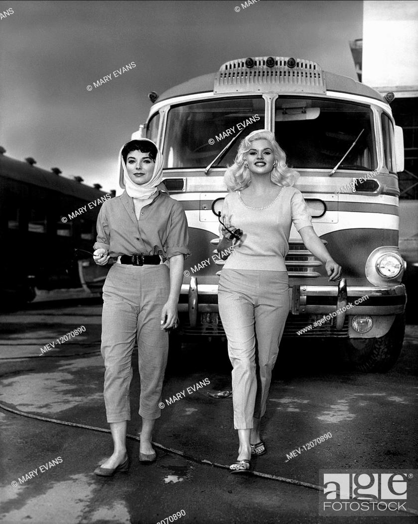 Stock Photo: Joan Collins & Jayne Mansfield Characters: Alice Chicoy & Camille Oakes Film: The Wayward Bus (USA 1957) Director: Victor Vicas 27 May 1957.