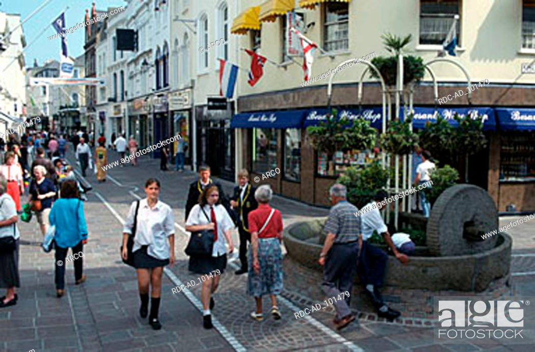 aftrekken Klacht Concentratie Shopping street King Street St. Helier Jersey Channel Islands Great  Britain, Stock Photo, Picture And Rights Managed Image. Pic. RDC-AD_101479  | agefotostock
