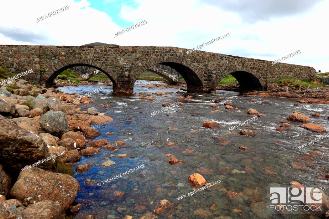 Stock Photo: Scotland, the Inner Hebrides, Isle of Skye, Landscape at Sligachan, bridge over the river, stream Sligachan, old stone bridge.