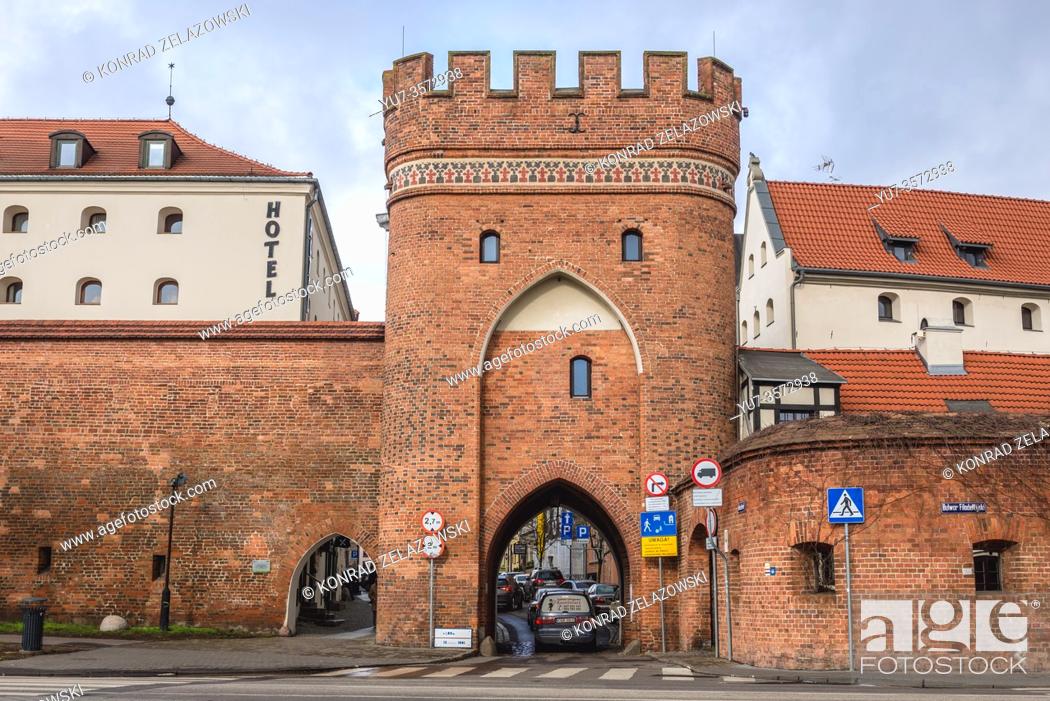 Stock Photo: Bridge Gate one of the three medieval gates in Old Town of Torun, Kuyavian Pomeranian Voivodeship of Poland.