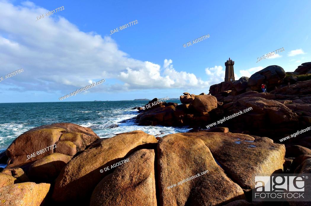 Stock Photo: The Pink Granite Coast with the Mean Ruz lighthouse, Ploumanac'h, Brittany, France.