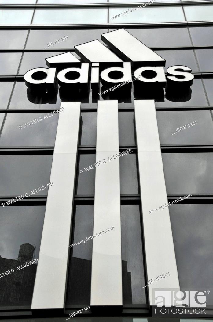 Retail store of ADIDAS, German sporting goods company in Manhattan, New York City, USA, Foto de Stock, Imagen Derechos Pic. IBR-821341 | agefotostock