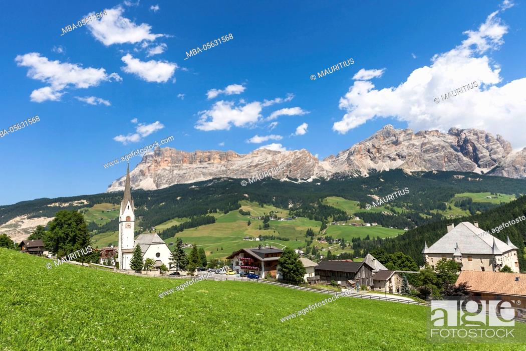 Stock Photo: District Stern or La Villa in front of the Heiligkreuzkofel, Abtei or Badia, Gadertal, Dolomites, South Tyrol, Italy, Europe,.