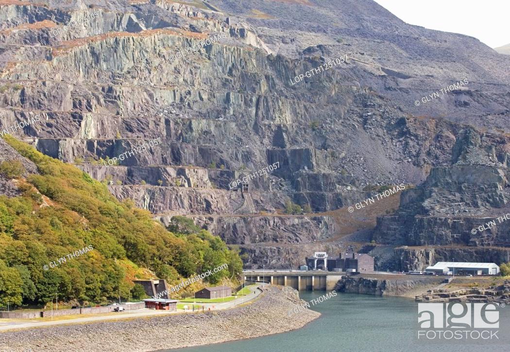 Stock Photo: Wales, Gwynedd, Llanberis, Dinorwig Quarry, now home to the National Slate Museum by Llyn Peris in the Snowdonia National Park.