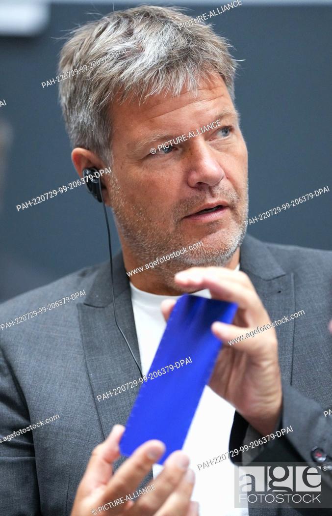 Stock Photo: 29 July 2022, Saxony-Anhalt, Bitterfeld-Wolfen: Robert Habeck (Bündnis 90/Die Grünen), Federal Minister for Economic Affairs and Climate Protection.