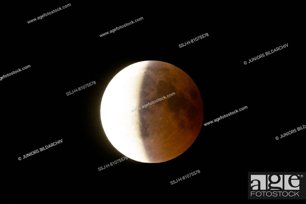 Photo de stock: Total lunar eclipse on July 27, 2018, also called blood moon. Schleswig-Holstein, Germany.