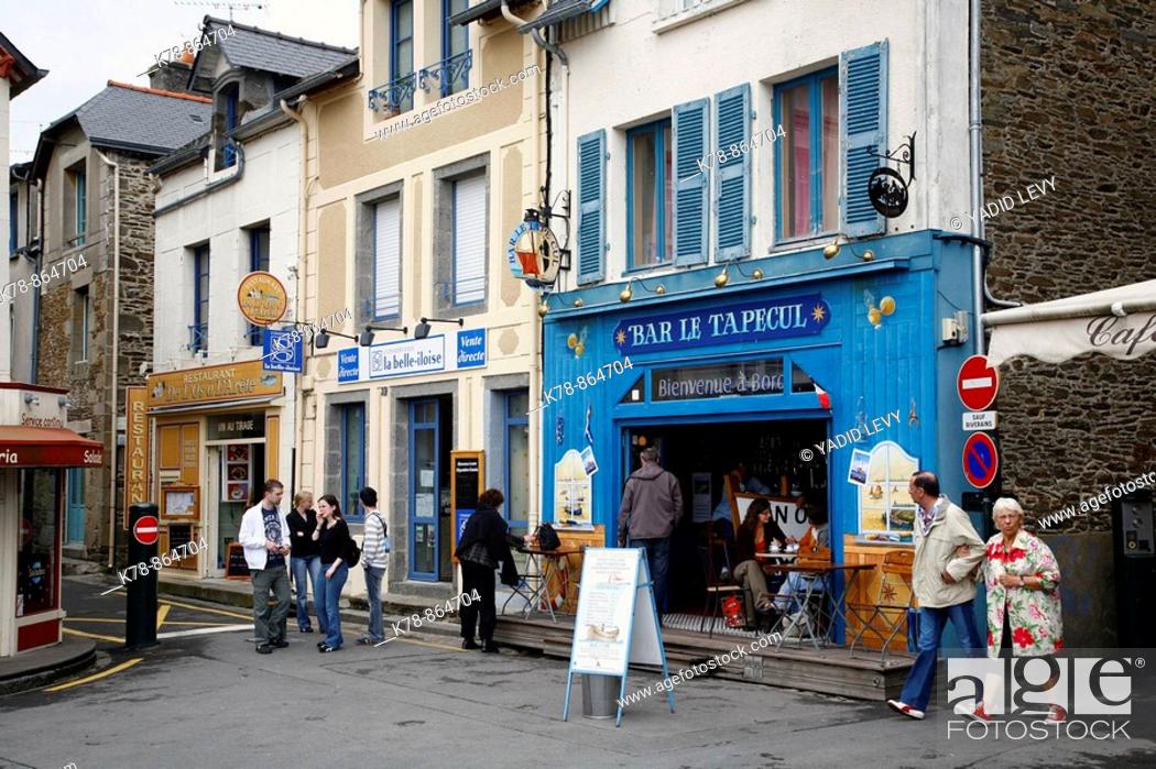 Imagen: Restaurant at the port in Cancale, Brittany, France.