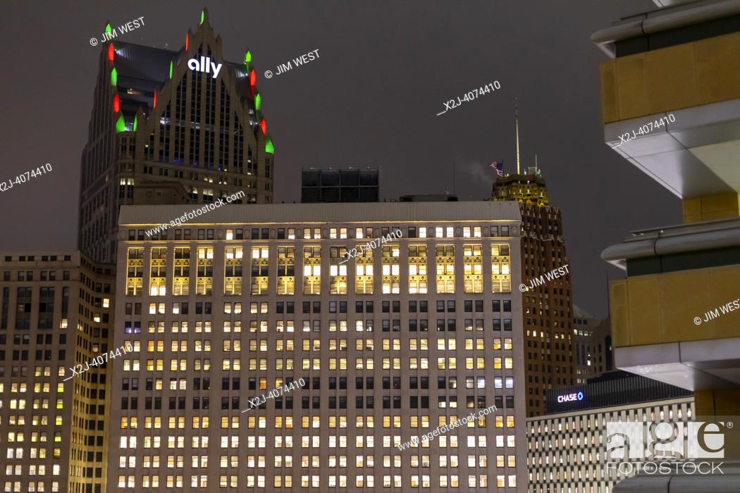 Imagen: Detroit, Michigan - The Ally Financial building, lighted for the winter holidays.
