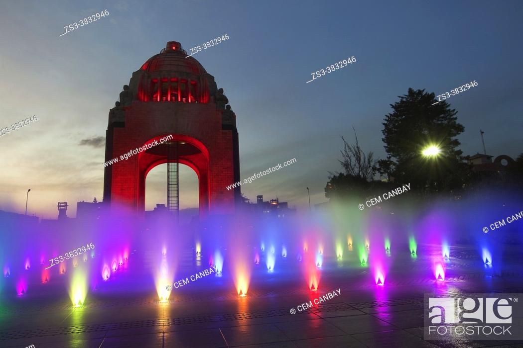 Stock Photo: View to the Monument dedicated to the Mexican Revolution-Monumento dedicado a la Revolucion Mexicana by night, Mexico City, Mexico, Central America.