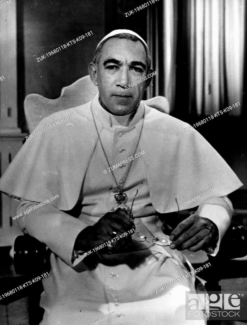 Stock Photo: Jan. 18, 1968 - Rome, Italy - Oscar winning ANTHONY QUINN (1915-2001) was a Mexican-American actor who starred in many critically acclaimed and commercially.