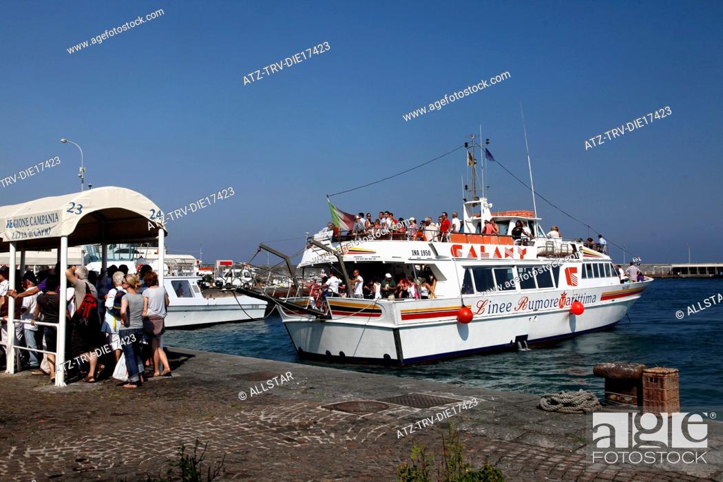 Stock Photo: QUEUING FOR TOURIST BOAT; MARINA GRANDE, ISLAND OF CAPRI, ITALY; 17/09/2011.
