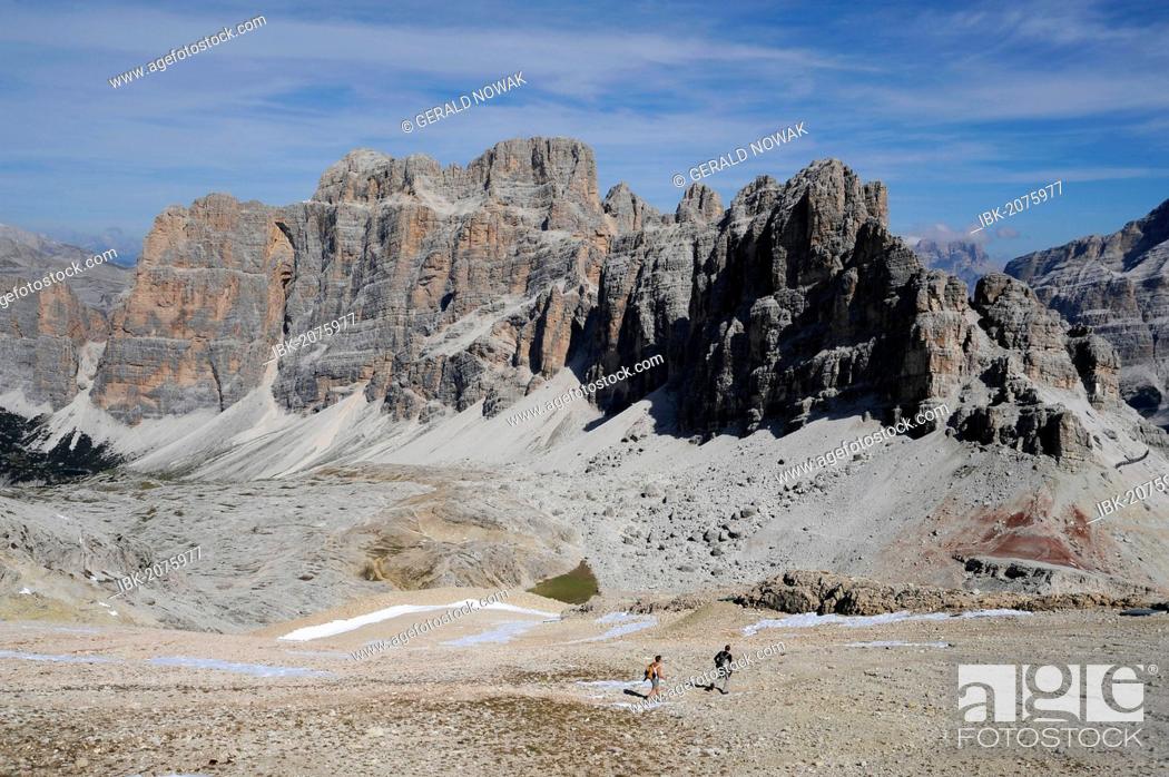 Imagen: View from Mt Kleiner Lagazuoi across the mountains, Dolomites, South Tyrol, Italy, Europe.