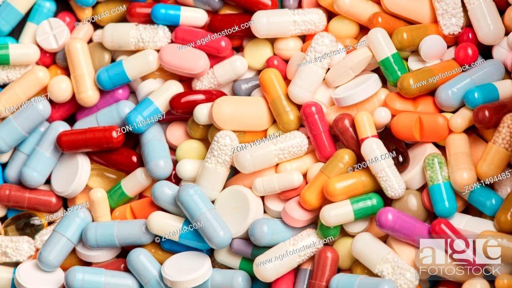 Stock Photo: Apotheke mit vielen bunten Medikamenten und Pillen.
