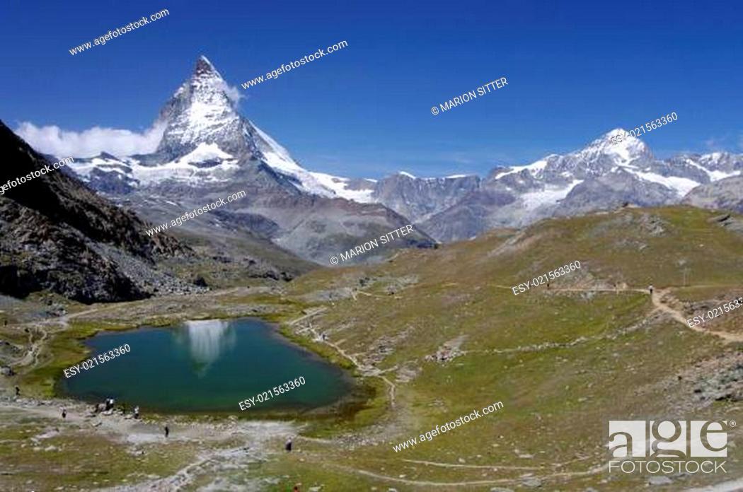 Stock Photo: Wanderparadies Matterhorn-Riffelsee.
