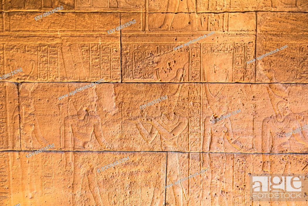 Imagen: Real Hieroglyphic carvings on the walls of an ancient egyptian temple.