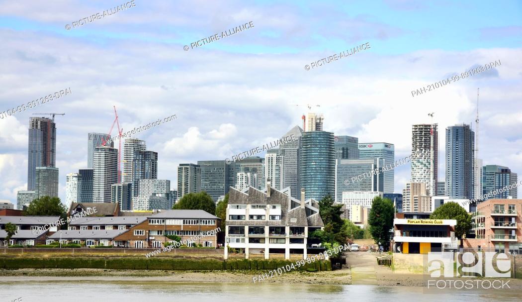 Stock Photo: 07 September 2019, United Kingdom, London: Canary Wharf high-rise district with numerous bank towers Photo: Waltraud Grubitzsch/dpa-Zentralbild/ZB.