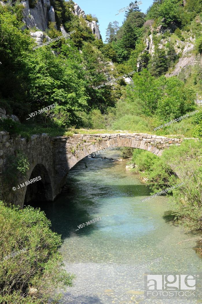 Stock Photo: Esca or Ezka river near Isaba. Roncal valley, Navarra, Spain.