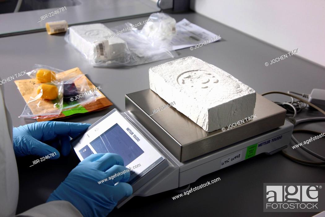 Stock Photo: Kriminaltechnisches Institut, KTI, Forensic Science Institute, department of narcotics and toxicology, raw cocaine is weighted, police, Landeskriminalamt, LKA.