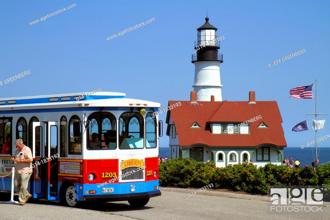 Photo de stock: Maine, Portland, Cape Elizabeth, Portland Head Light, lighthouse, Keeper's Quarters, Fort Ft  Williams Park, trolley, Casco Bay, Atlantic Ocean,.