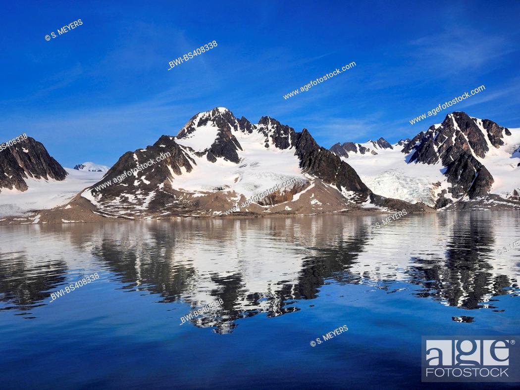 Stock Photo: fjord landscape on Spitsbergen, Norway, Svalbard.