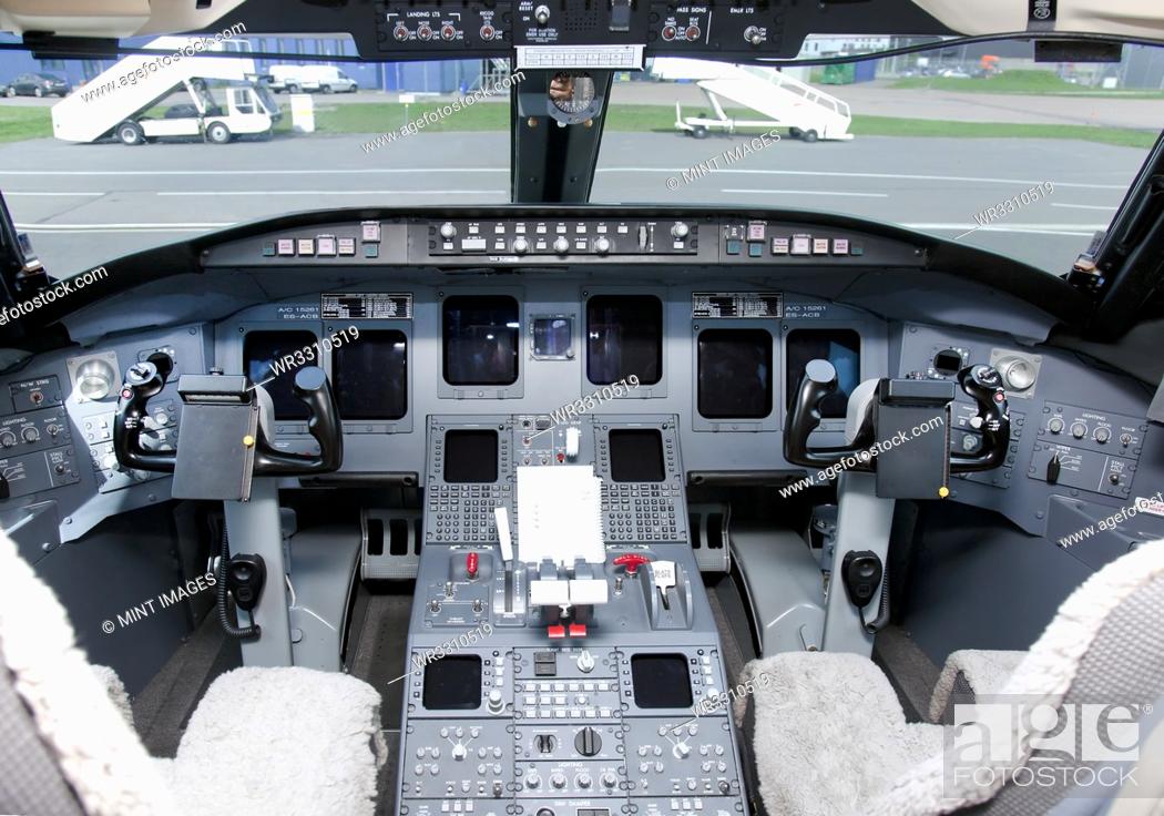 Photo de stock: Jet Airplane Cockpit.