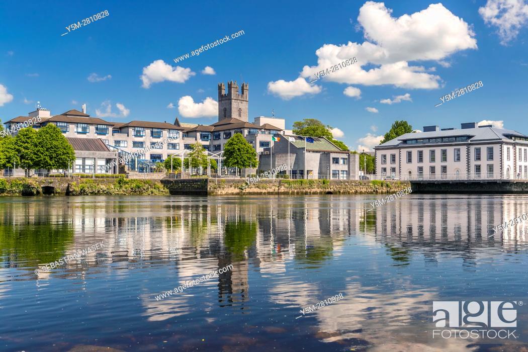 Stock Photo: King John's Castle and the River Shannon, Limerick, County Limerick, Munster, Ireland, Europe.