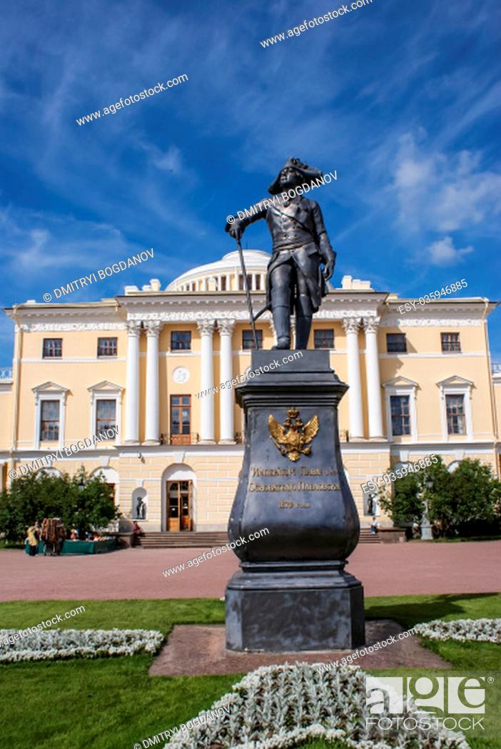 Stock Photo: Saint-Petersburg, Russia - August 12, 2016: Statues and monuments of St. Petersburg. City St. Petersburg architecture. Sculptures in style.