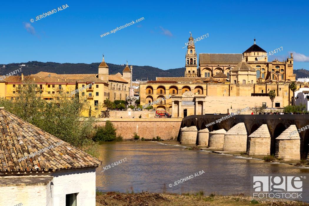 Stock Photo: Roman bridge over Guadalquivir river and Mosque-Cathedral, Cordoba, Andalusia, Spain.