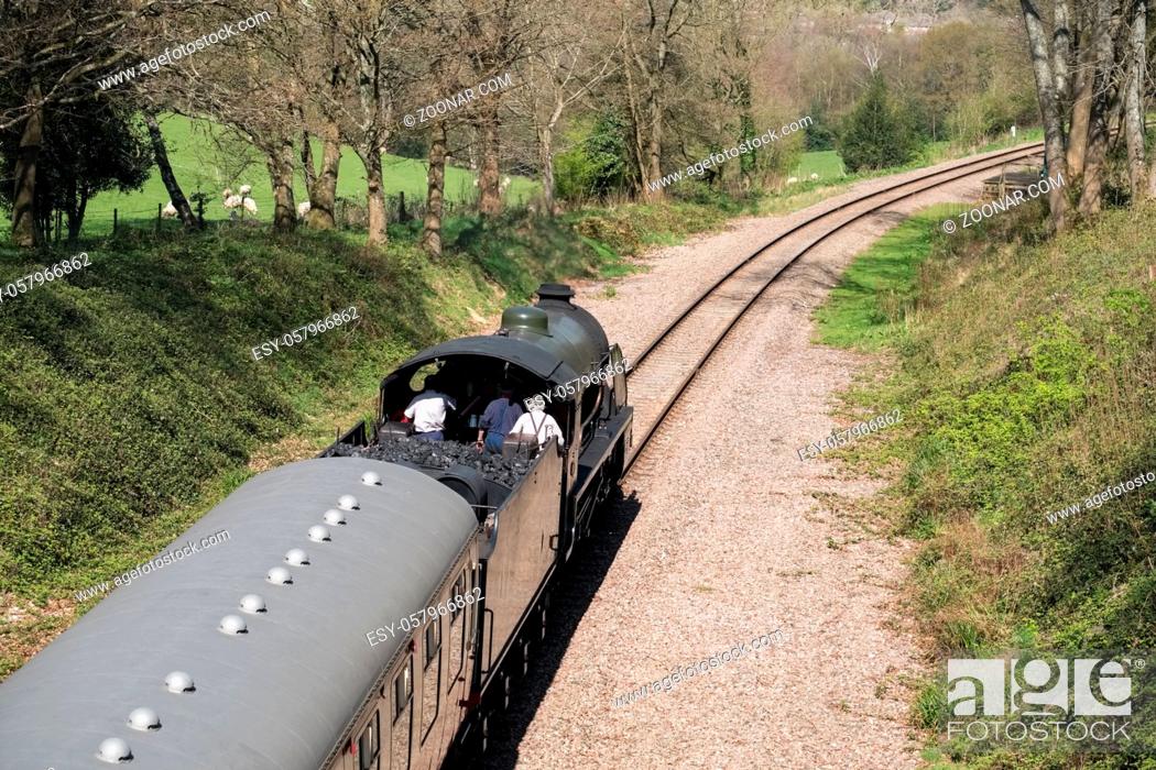 Imagen: Steam Train on the Bluebell Railway Line in Sussex.