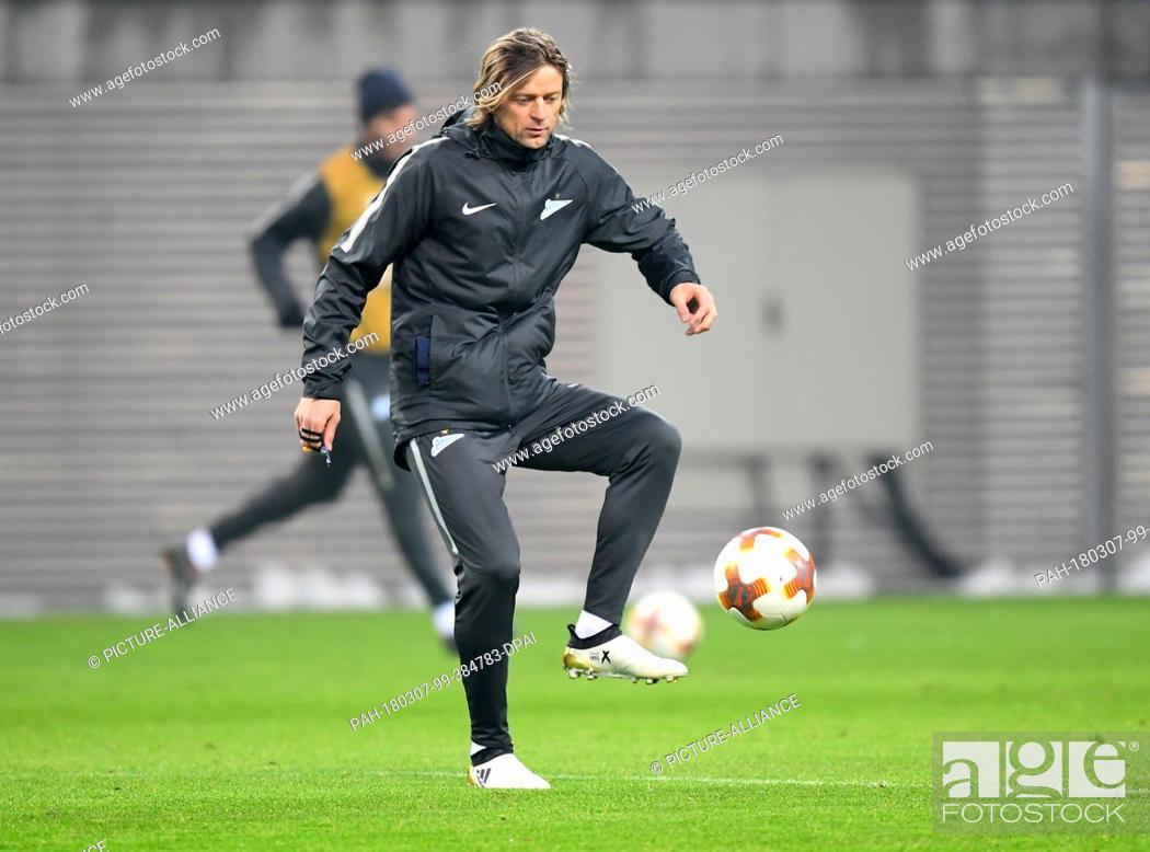 Stock Photo: 07 March 2018, Germany, Leipzig: Soccer, Europa League, RB Leipzig vs. FC Zenit Saint Petersburg, dinal training session prior to the round of 16: Saint.