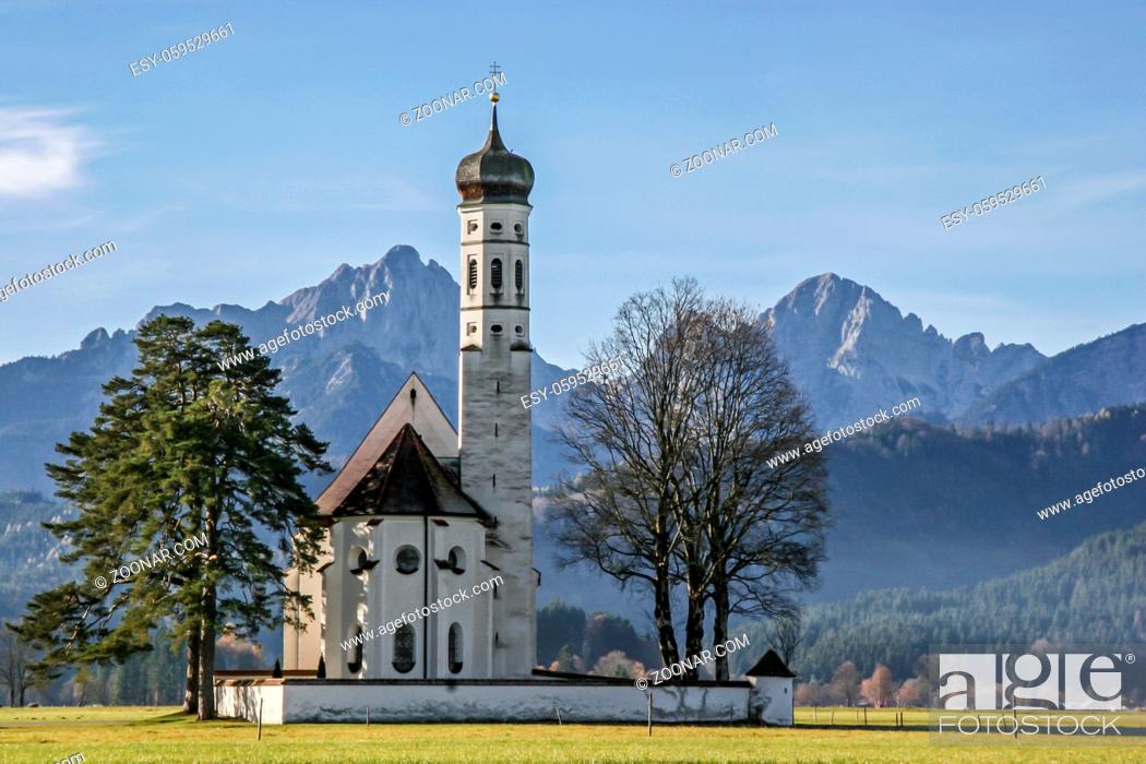 Stock Photo: Die barocke Colomanskirche bei Schwangau vor der Kulisse der Allgäuer Alpen.