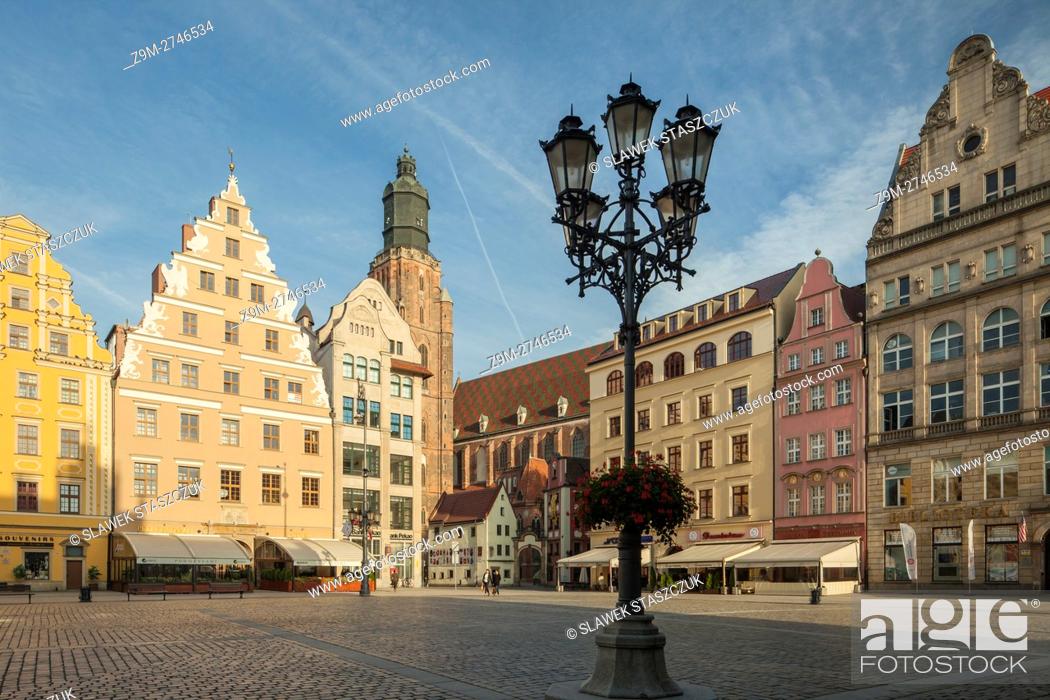 Stock Photo: Autumn morning at old town square in Wroclaw, Lower Silesia, Poland.
