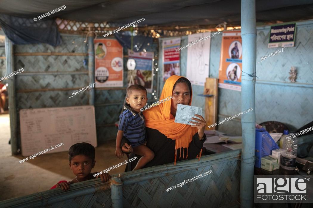 Stock Photo: A mother with her children in a medical station in the camp for Rohingya refugees from Myanmar, Kutupalong, Cox Bazar, Bangladesh, Asia.