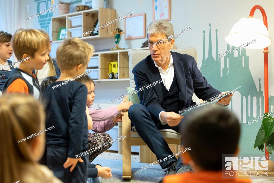 Stock Photo: 18 November 2022, Thuringia, Erfurt: Education Minister Helmut Holter (Left) reads from the book ""Irgendwie Anders"" (Somehow Different) at the ""Buchenberg"".