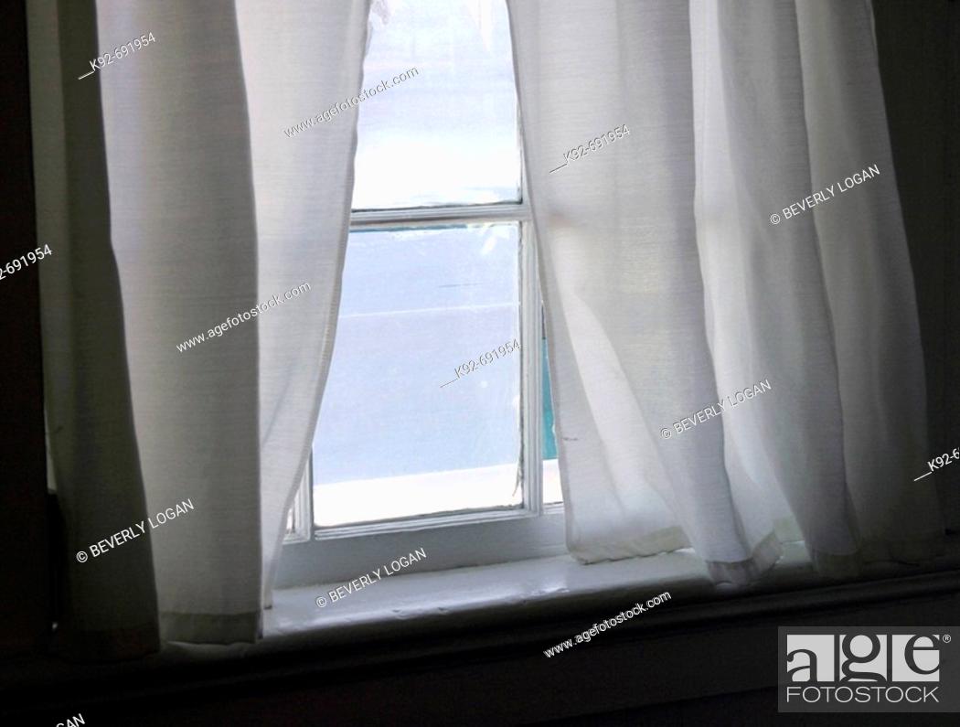 Imagen: White sheer curtains on a paned window. Photo was taken on the Eastern Shore of Maryland, USA.