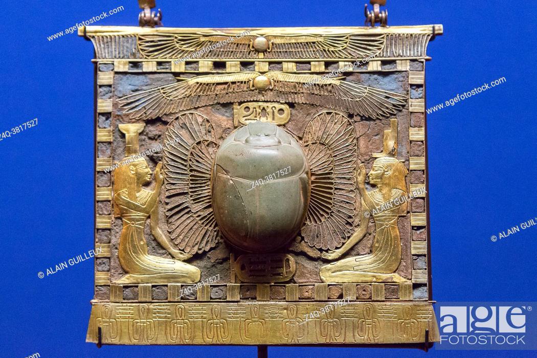 Stock Photo: Egypt, Cairo, Egyptian Museum, jewellery found in the royal necropolis of Tanis, burial of king Chechonq II : Pectoral in the form of a temple pylon.