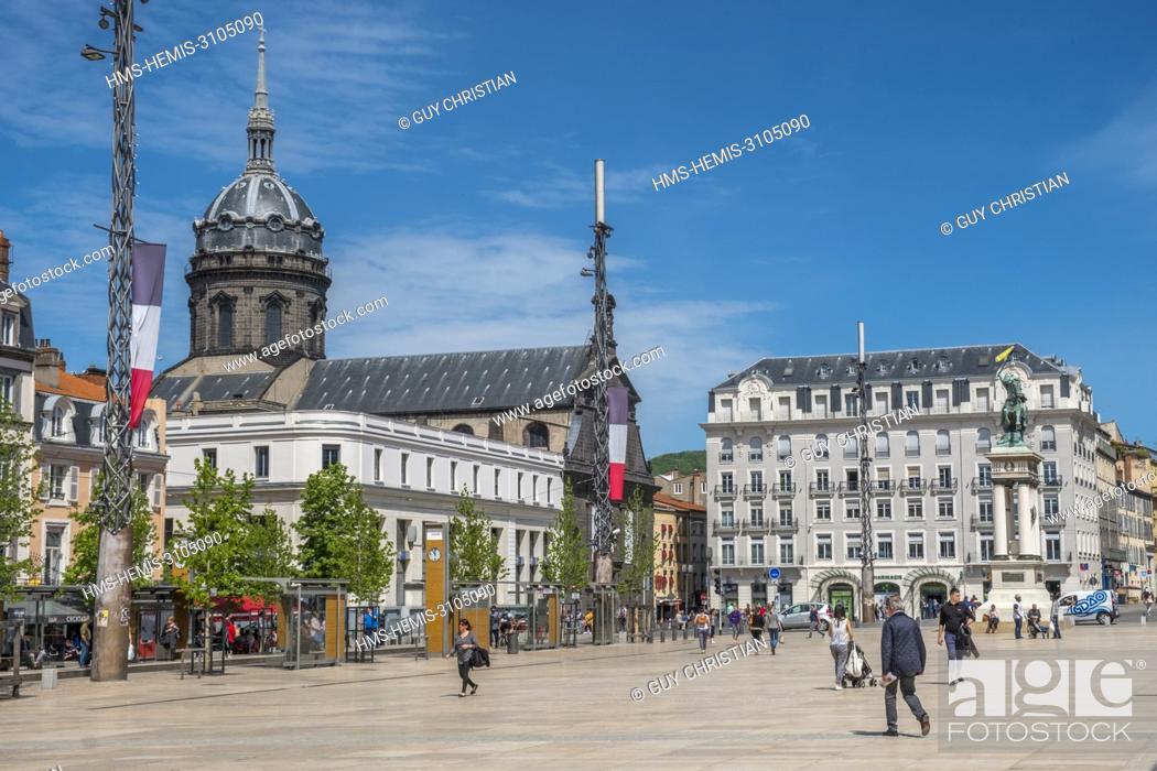Stock Photo: France, Puy de Dome, Clermont Ferrand, Jaude square, place de Jaude.