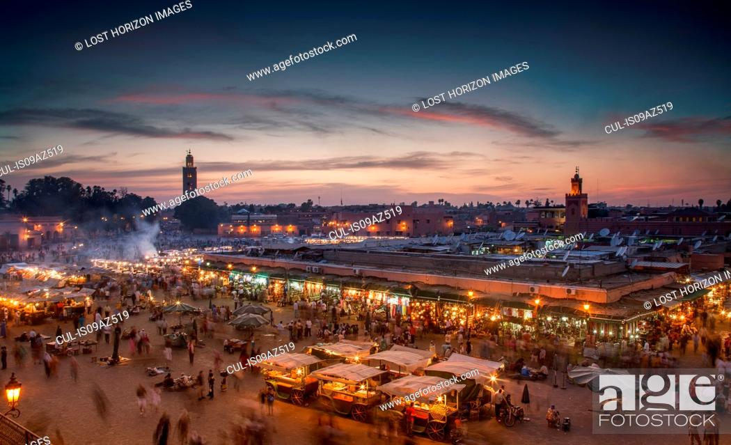 Photo de stock: Jemaa el-Fnaa Square illuminated at dusk, Marrakesh, Morocco.